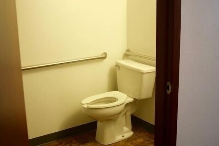 Room 16 of 32