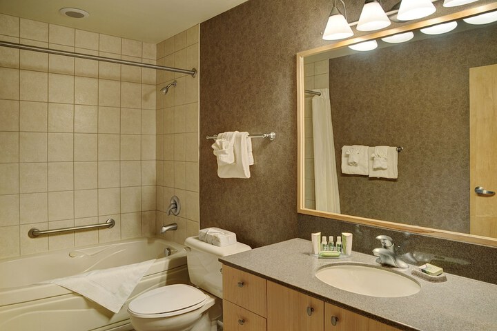 Lakeview Gimli Resort & Conference