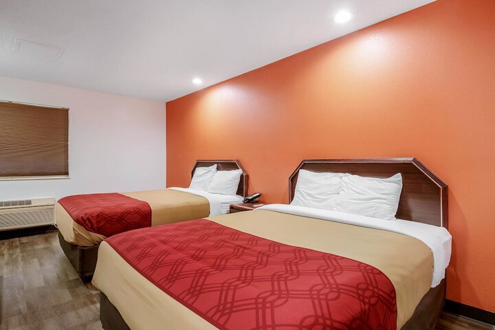 Room 9 of 28