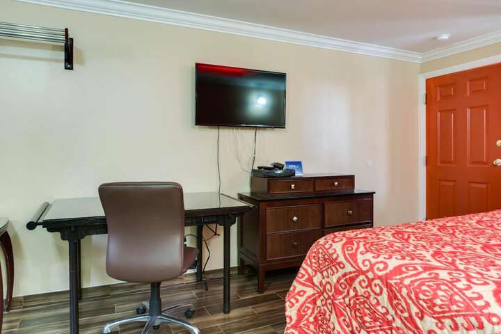 Room 27 of 82