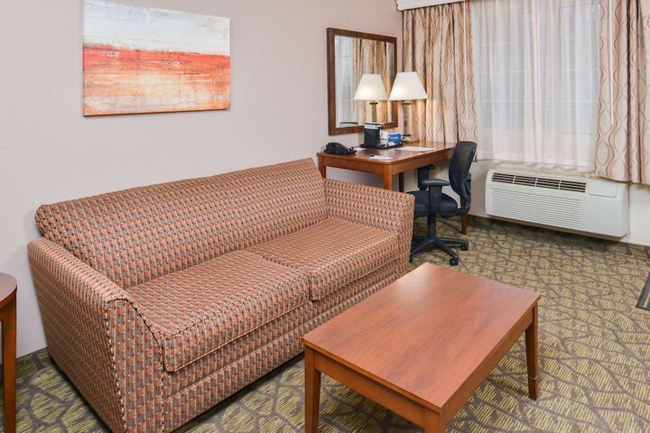 Room 16 of 40
