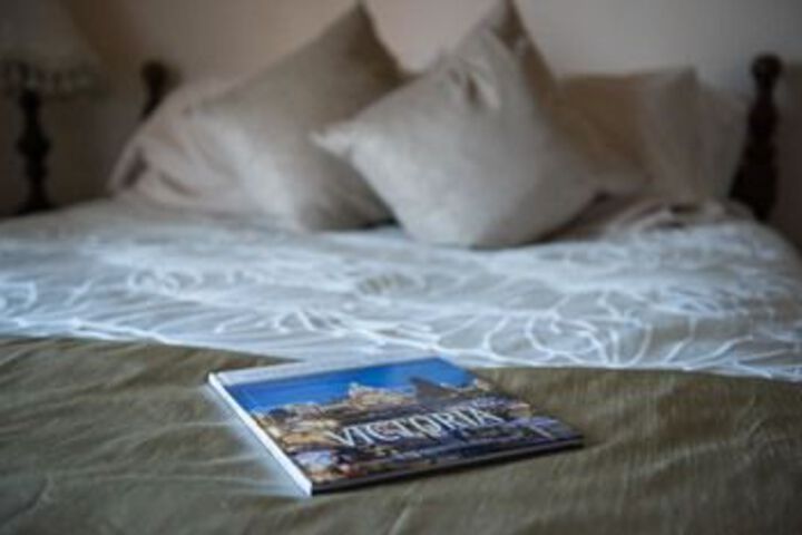 Oak Bay Guest House Bed & Breakfast