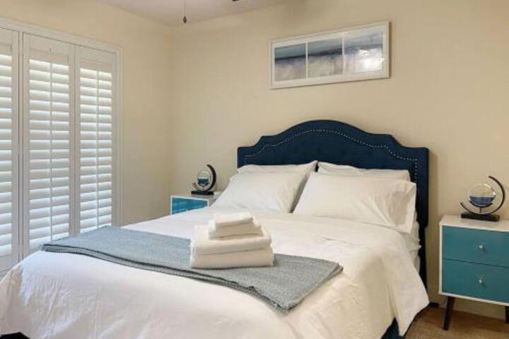 Cheerful 5 Bedroom Home with Heated Pool