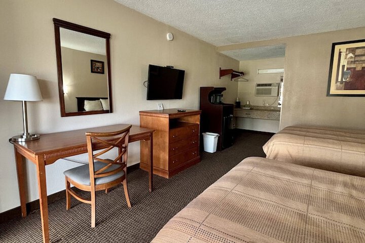 Room 13 of 16