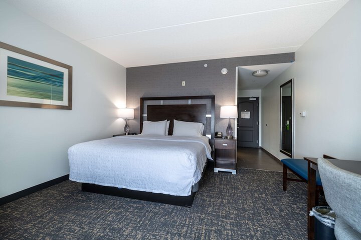 Hampton Inn & Suites Greensboro / Coliseum Area