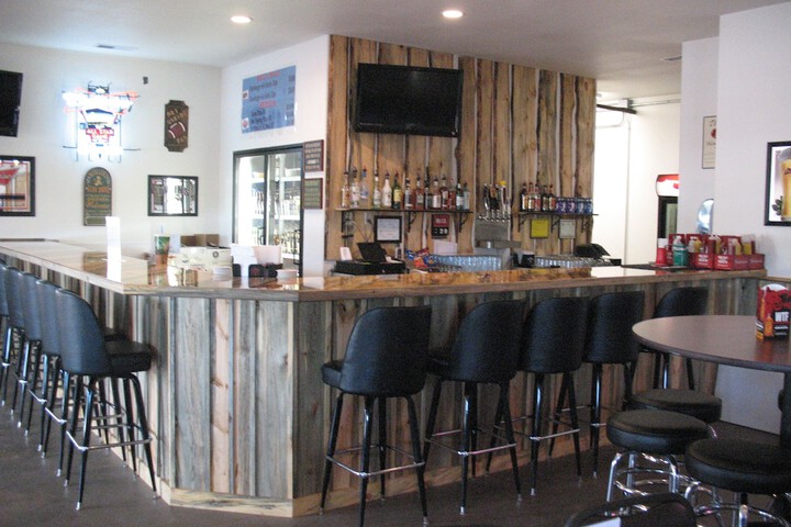 Lounge 14 of 21