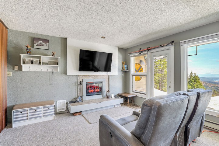 Picturesque Mt. Spokane Condo Near Skiing & Biking!