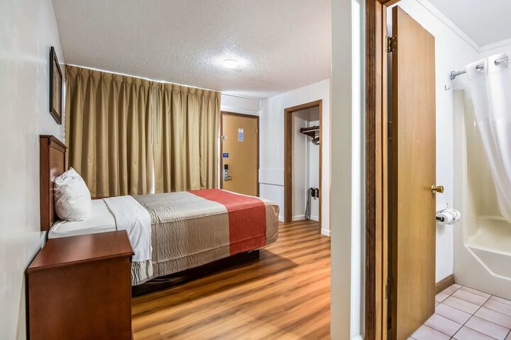 Room 11 of 26