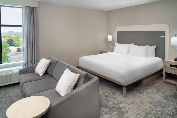 Room 12 of 27