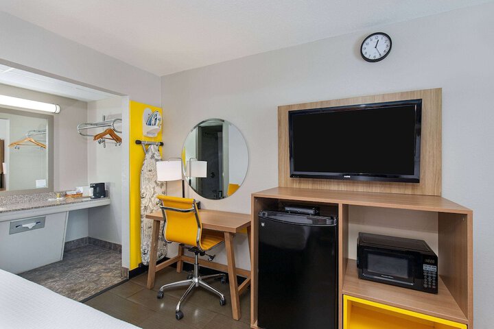 Room 13 of 62