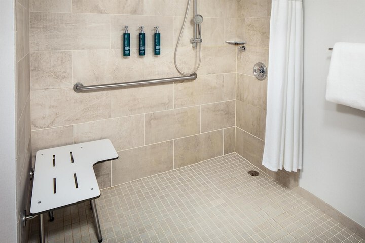 DoubleTree by Hilton Boston - Andover