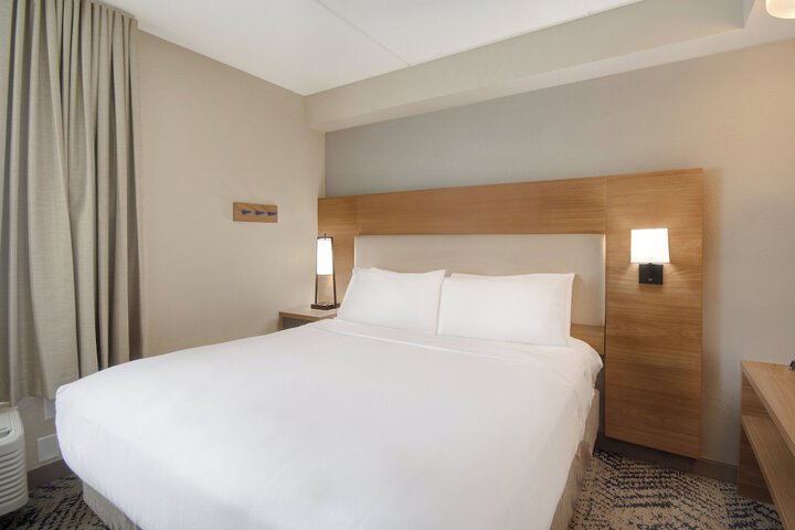 Room 27 of 61