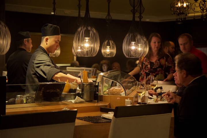 Dining 39 of 48