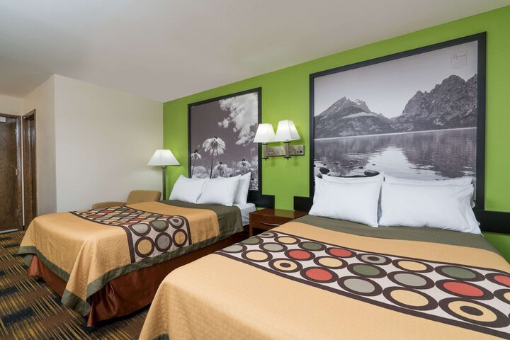 Room 8 of 22