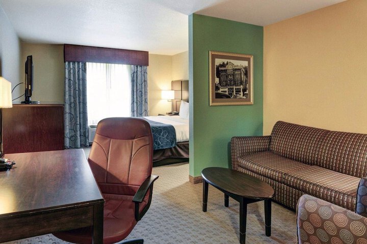 Comfort Suites near Hot Springs Park