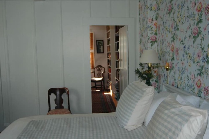 Room 11 of 38