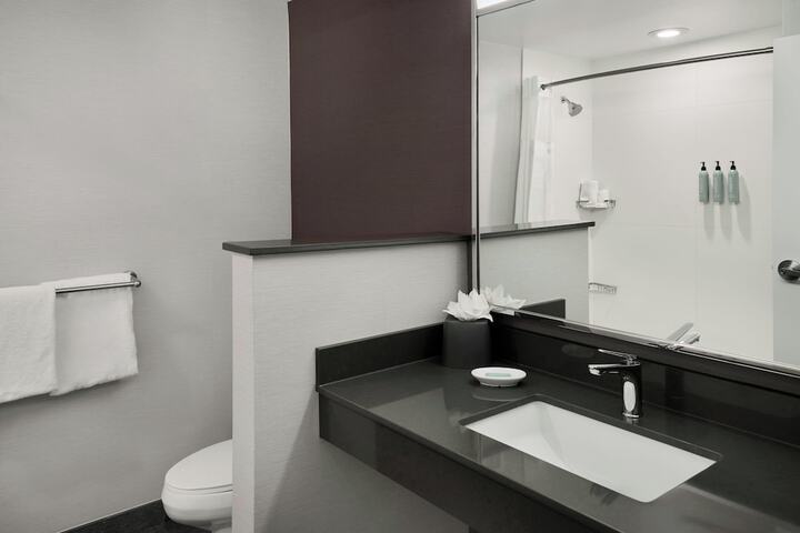 Courtyard by Marriott Kansas City Shawnee