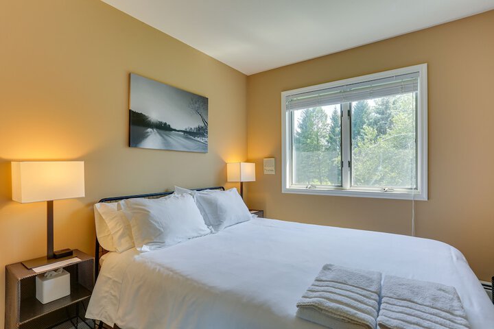 Warwick Vacation Rental w / Private Yard & Fire Pit