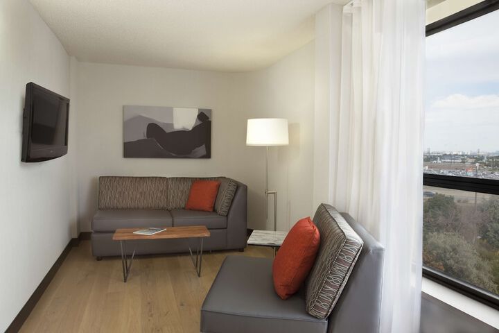 Room 40 of 77