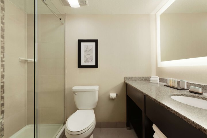 Room 26 of 38