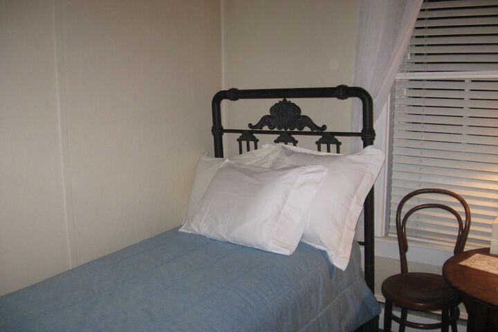 Room 2 of 16