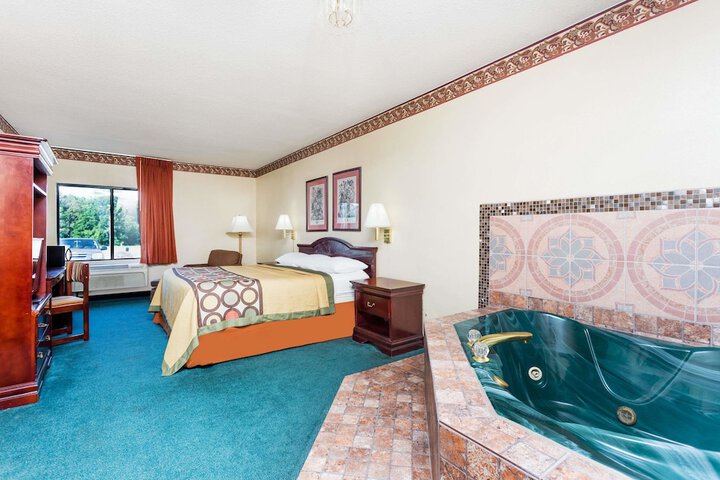 Room 6 of 14
