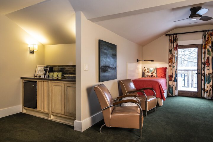 Room 95 of 335