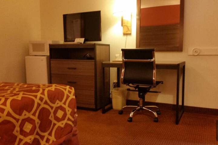 Room 27 of 39