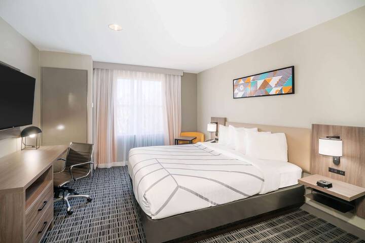 Room 32 of 67