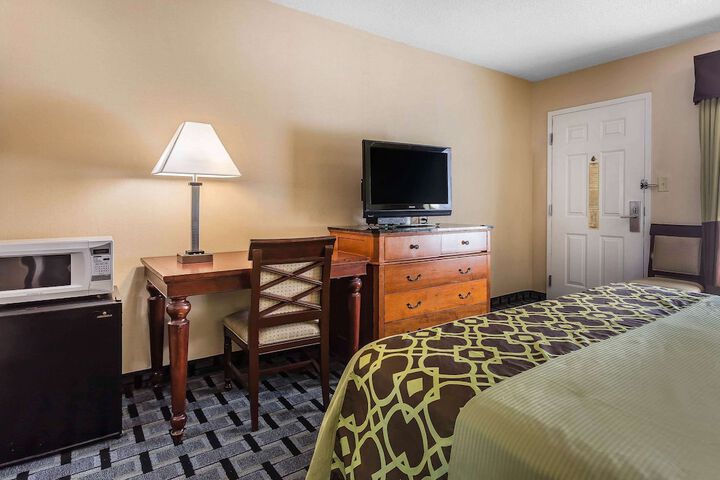 Room 11 of 27