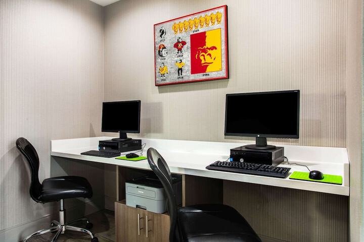 Business Center 41 of 41