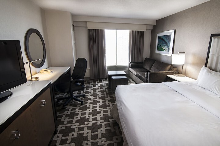 Hilton Niagara Falls / Fallsview Hotel & Suites