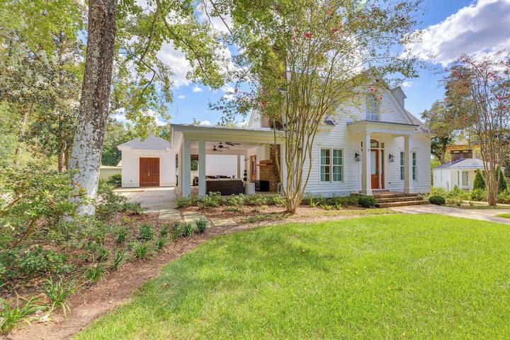 Luxe Fairhope Home w / Covered Patio: Walk to Bay