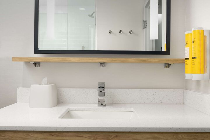 Room 11 of 27