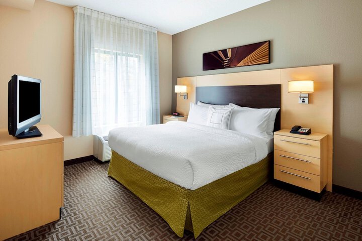 Room 16 of 38