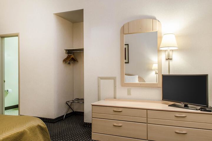Room 11 of 27