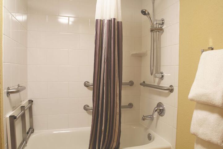 La Quinta Inn & Suites by Wyndham Deerfield Beach I-95