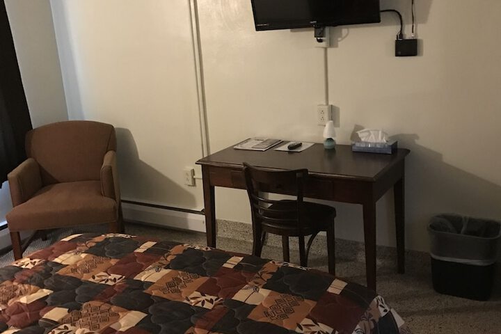 Room 28 of 98