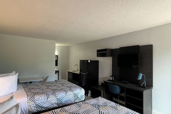 Studio 6 Hammond LA – I12 – I55