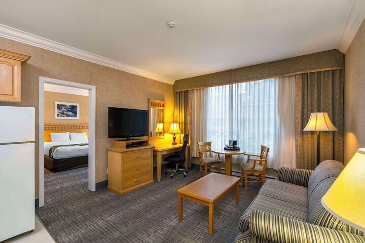 Room 32 of 66
