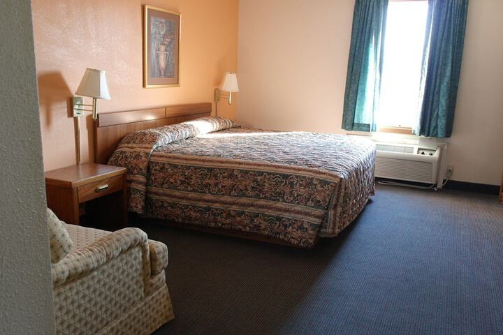 Room 7 of 16