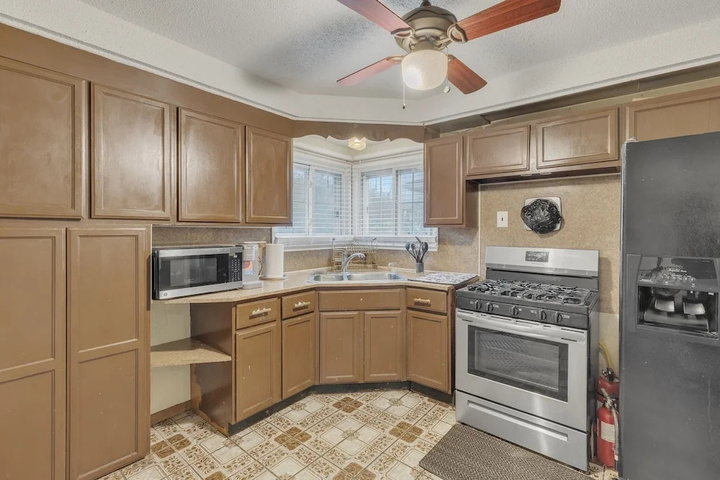 Cozy 3br Westland Retreat 3 Bedroom Home by RedAwning