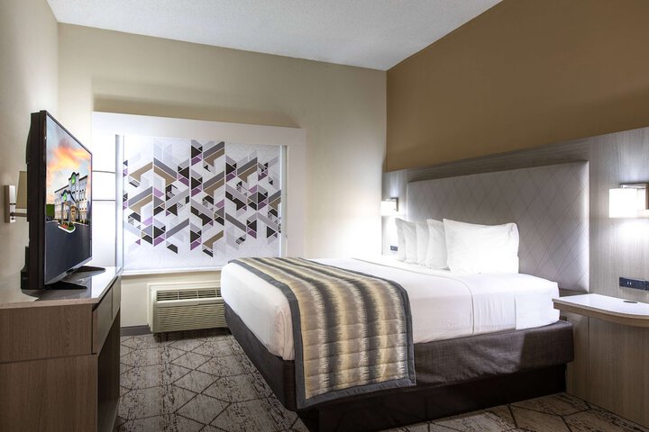 Wingate by Wyndham Charlotte Speedway / Concord