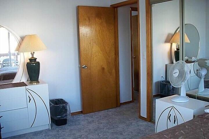 Room 13 of 32
