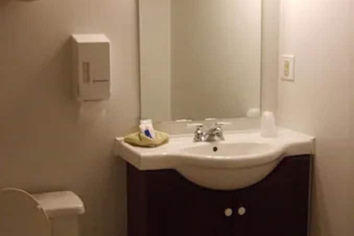 Room 27 of 40