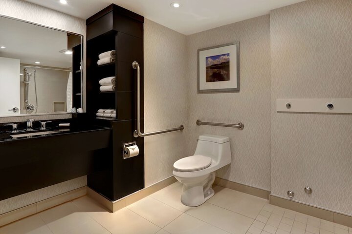 Room 32 of 106