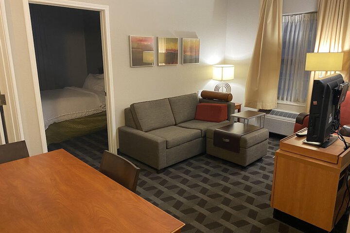 MainStay Suites Middleburg Heights Cleveland Airport