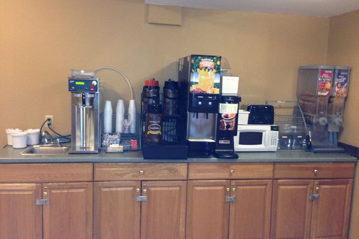 Breakfast/Coffee Service 32 of 34