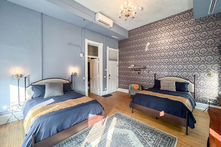 Room 9 of 120