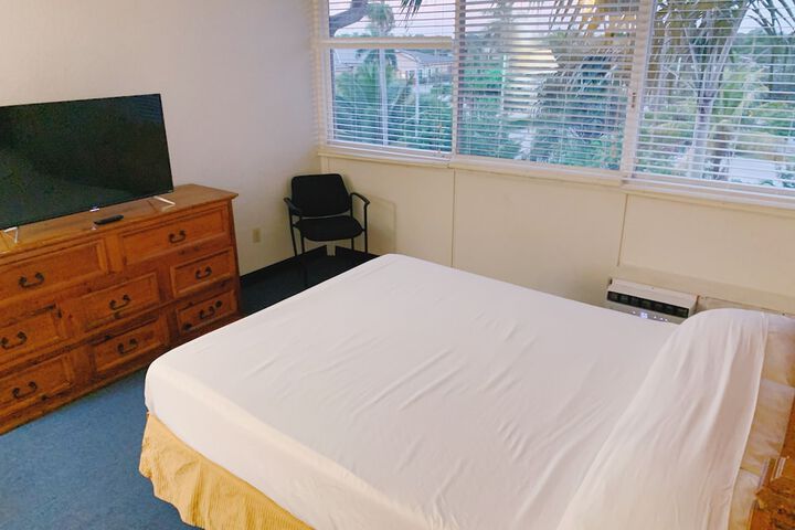 Room 25 of 39